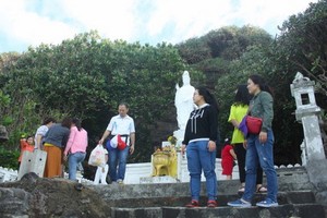 李山島縣多個旅遊景點安裝二維碼。（圖源：阮莊）