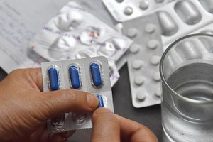 服藥，尤其是服用抗生素，最好是在醫生的指定下服用。（照片僅供參考）