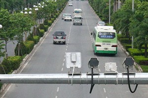 交通道路監控視頻系統既可以監察又可以控制自動速度，從而發現及處理違規事件。