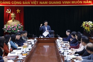 中央宣教部長武文賞（中）主持會議。（圖源：越通社）