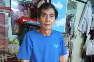 李燦明中風和腦溢血後，體力明顯虛弱。