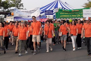 丁善理慈善徒步年度活動吸引眾多不同階層人士的參與。