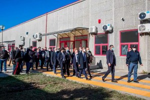 2020年12月15日，意大利司法部長視察改建的審判室。（圖源：AFP）