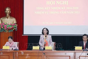 中央民運部長張氏梅（中）在會上發表指導會議。（圖源：越通社）