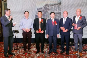 華人企業家謝文傑辦喜事不忘行善