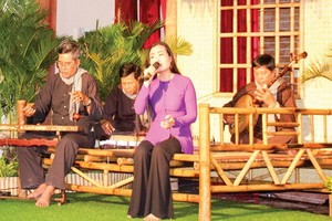 古曲彈唱是南部旅遊乃至本市的“特產”。