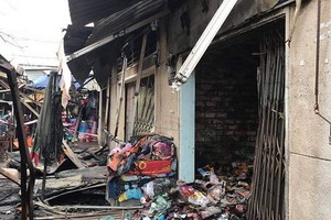 火勢熄滅後的現場一片狼藉。（圖源：T.T）