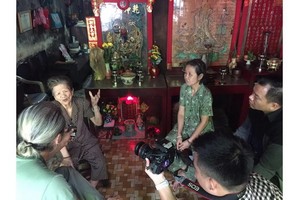 節目拍攝組拍攝麒麟拜訪華人懷舊物品收集計劃啟發點聚群居。