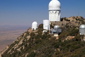 基特峰國家天文台的各種望遠鏡。（圖源：互聯網）