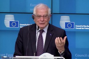 圖為博雷利在歐盟外長理事會會議結束後的新聞發佈會上發言。