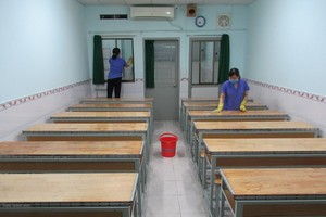 第五郡文朗學校進行消毒、清潔各間課室。