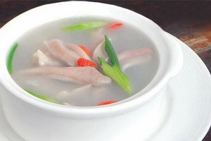 天天美食：枸杞豬肚湯
