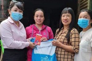 第六郡婦聯會關愛華人婦女