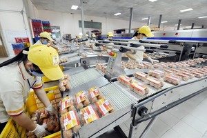 市工商部門的亮點是工業生產活動不被間斷，向民眾供應充足消費品。