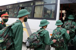 軍人啟程入伍。（圖源：越通社）