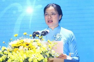 越南婦聯會中央主席何氏娥在儀式上致詞。（圖源：芳華）
