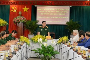 國防部長吳春歷大將（中）在會上發表講話。（圖源：春強）