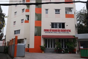 康家公司經理將一間住房向多人出售。