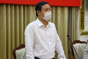 市人委會副主席楊英德在會上發言。（圖源：市新聞媒體中心）