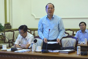 市委副書記阮胡海（站）主持會議並發表指導意見。（圖源：黎叉）