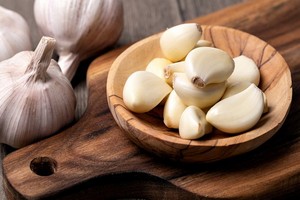 嫌蒜味不足？名廚傳授大蒜不同切法，要辣要香有祕訣