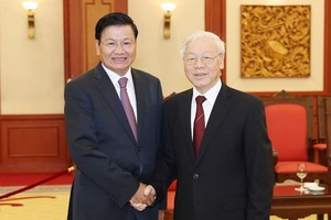 黨中央總書記、國家主席阮富仲（右）與老撾總書記、政府總理通倫‧西蘇里。（圖源：越通社）