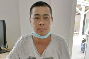 莊清平來到報社求助。