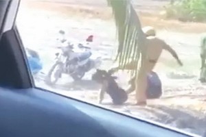 調查交警暴打兩青年視頻真相