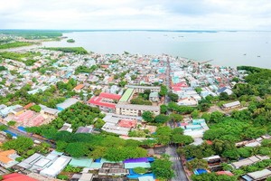 從高處眺望的芹耶縣芹盛鎮。（圖源：黃雄）