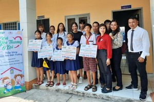 盛安鄉５名中、小學生獲頒發助學金。