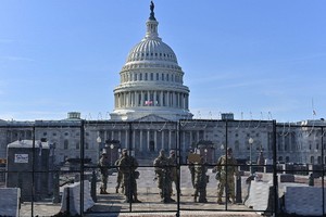 美國會大樓外在暴亂後加設圍欄。（圖源：互聯網）