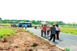 2月份時平福省曾發生地價升溫熱潮，房地產仲介趁機向客戶推介房地產產品。