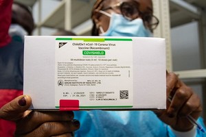 阿斯利康新冠疫苗已抵達剛果民主共和國金沙薩的一個倉庫。（圖源：聯合國）