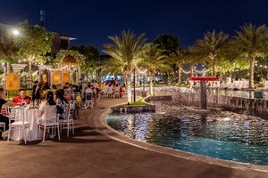 The Standard居民盡情享受區內的湖邊晚宴（實景圖）