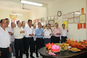 羅氏宗祠全體理事及宗親祭祖。