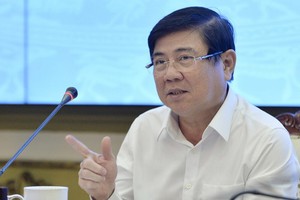 市人委會主席阮成鋒在會議上發表指導意見。（圖源：自忠）