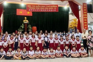 參賽增強班學生與校長、老師合照。