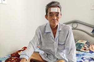 周福業患癌症後瘦骨如柴。