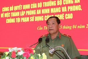 芹苴市公安廳長阮文順少將在儀式上致詞。（圖源：越通社）