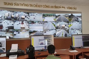 巴地-頭頓省公安交通監察中心接受51號國道監控系統傳輸的圖片。