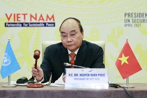 越南國家主席阮春福主持一場視頻高級討論會。（圖源：越通社）