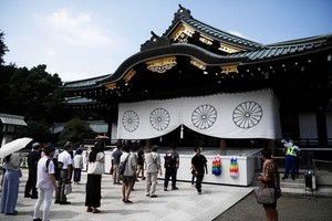 人們參觀日本東京的靖國神社。（圖源：AFP）