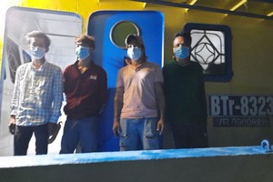 被查獲的4名非法入境人員。（圖源：呂不榮）