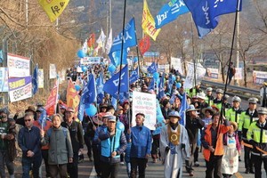 韓國星州郡民眾抗議，要求取消部署“薩德”。（圖源：互聯網）