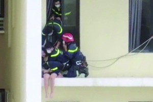 成功解救擬跳樓自殺女子