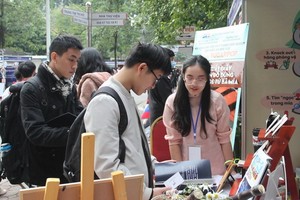 “大中學生與創業構思”競賽吸引了大批學生前來參加。（圖源：蘭英）