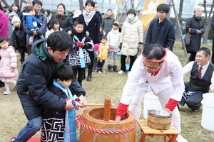 5月5日是日本兒童節。資料圖片顯示，日本兒童節有掛鯉魚旗的風俗，祈願孩子出人頭地。 （圖源：AFP）