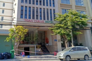 該旅遊團所入住的全勝酒店現已被封鎖。（圖源：Q. Luật）