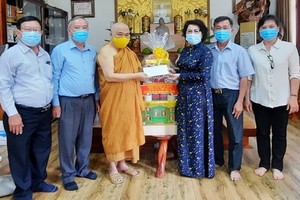 市領導看望佛教單位