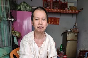 伍錦財的半邊身仍很虛弱。